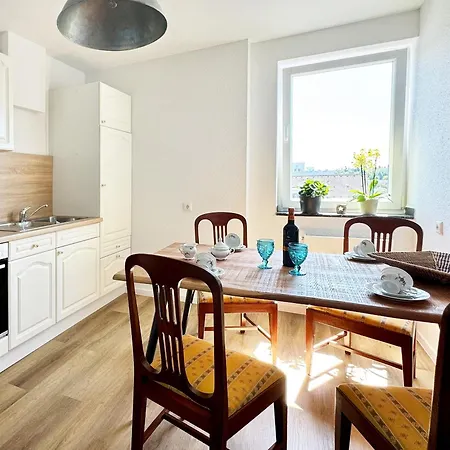 Wohnen Auf Zeit Mit Separatem Tiefgaragenstellplatz * Aachen